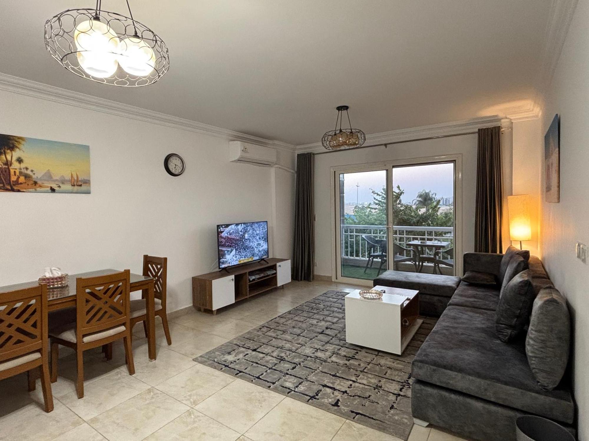 Luxury Inn: 3br Amazing View In Madinaty12 Apartment
